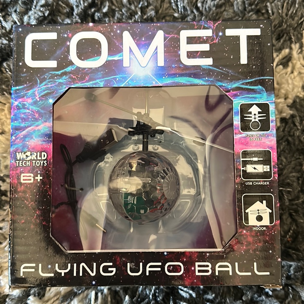 Flying UFO Ball NWOT